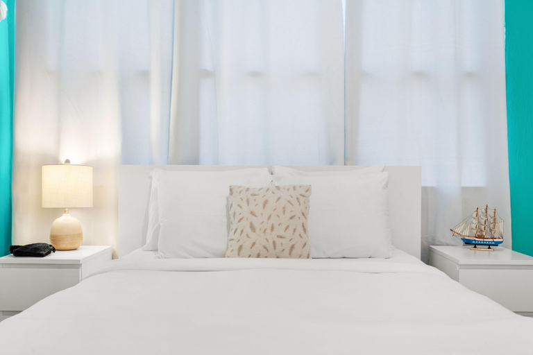 Others 5, Central Condado Trendy Escape