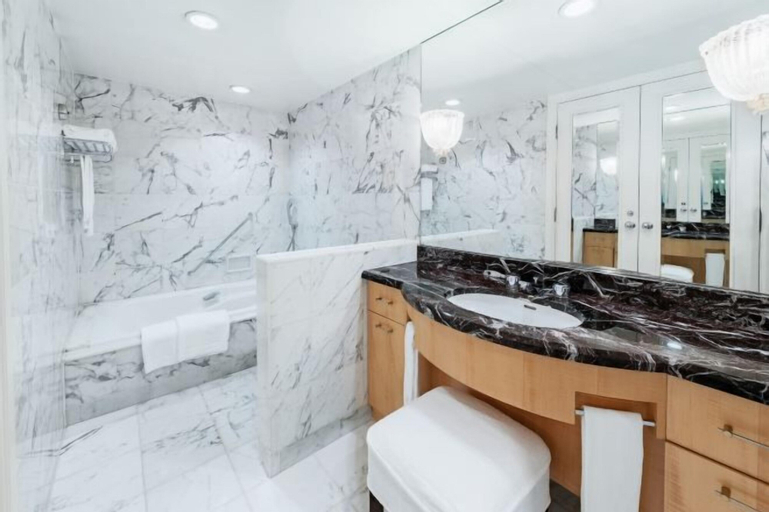 Bathroom 19