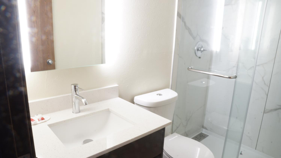 Bathroom 5, Quality Inn Elkhart, Elkhart