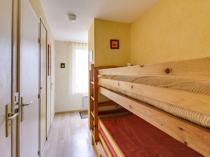 Bedroom, Studio cabine a Esquieze-Sere pour 6 avec balcon, vue montagne et parking, Hautes-Pyrénées