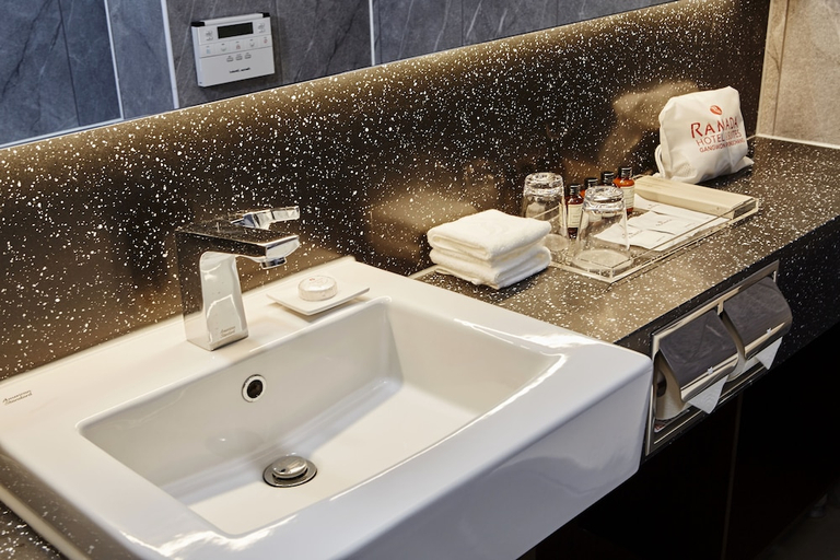 Bathroom 3, Ramada Hotel & Suites by Wyndham Gangwon Pyeongchang, Pyeongchang