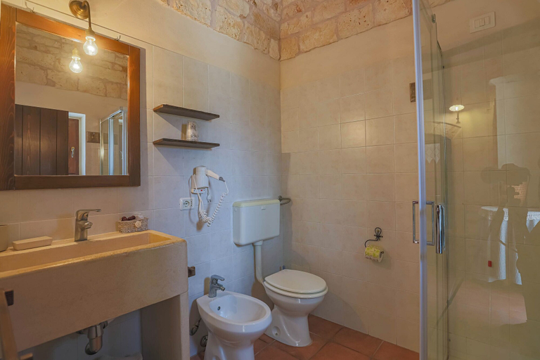 Bathroom 5, Masseria Casina Vitale, Brindisi