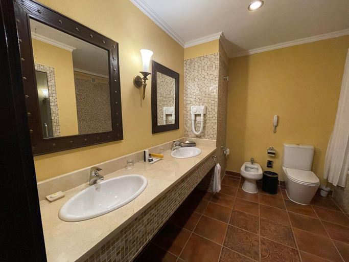 Bathroom 5, Samal Resort & SPA, Almaty