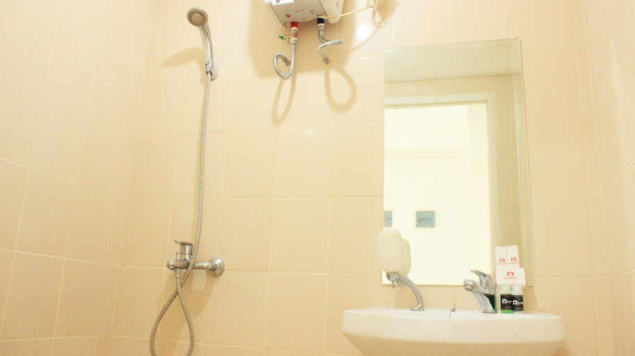 Bathroom 5, Modest 1BR Apartment at Parahyangan Residence, Bandung
