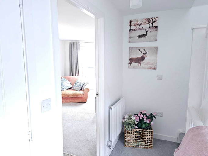 Room 2, Ipswich - 3 Beds - Sleeps 6 - Private Garden, Suffolk