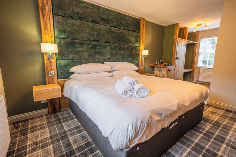 Bedroom 2, The Green Dragon Inn - Hardraw, North Yorkshire