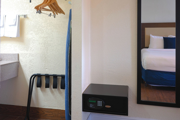 Bedroom 24