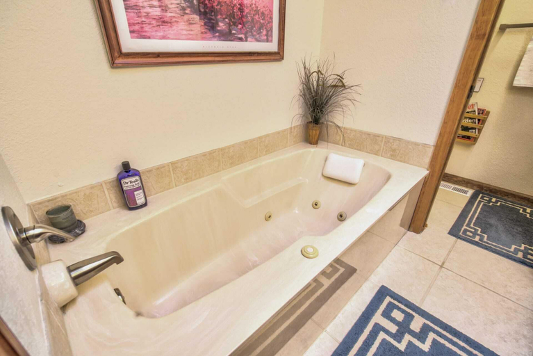 Bathroom 4, 5BD Mountain Getawayhot Tub & Foosball, El Paso