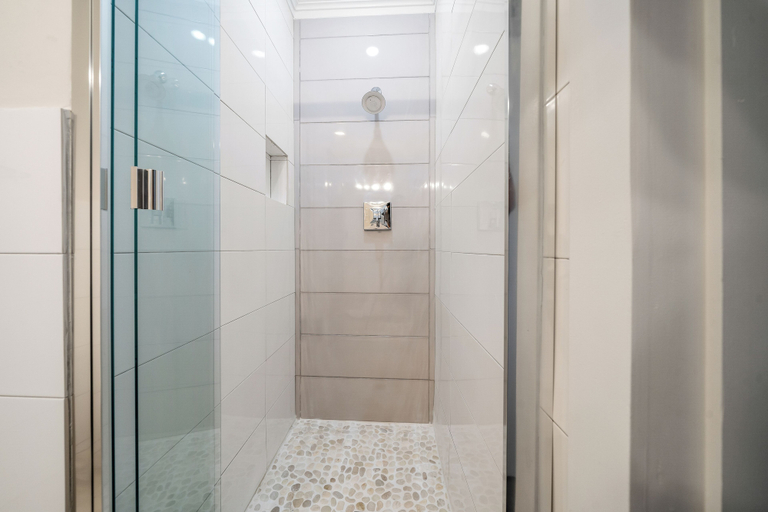Bathroom 3, Orchid House