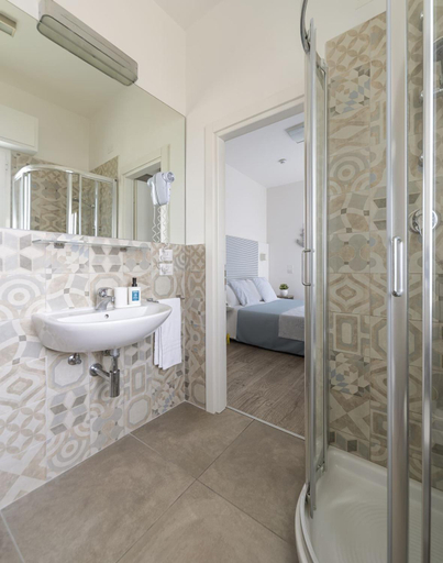 Bathroom 4, Hotel Annalisa, Rimini