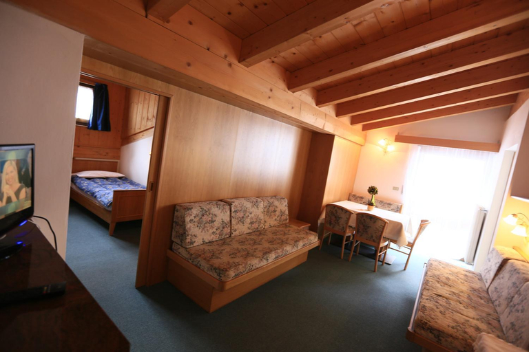 Bedroom 2, Appartamenti Arnica, Trento