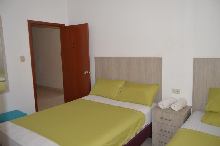 Bedroom 3, Hostal El Naufrago 1, Manta