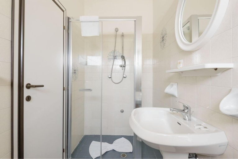 Bathroom, Hotel Marea, Rimini