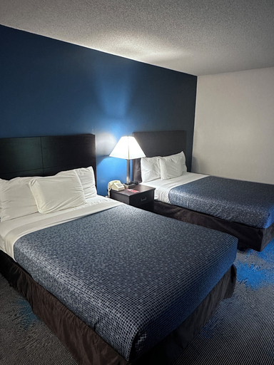 Bedroom 3, Budget Host Inn Manistique, Schoolcraft