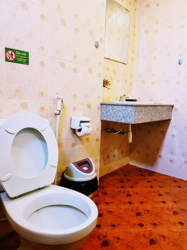 Bathroom 2, Baantonkhaokata Hotel, Pulau Phuket