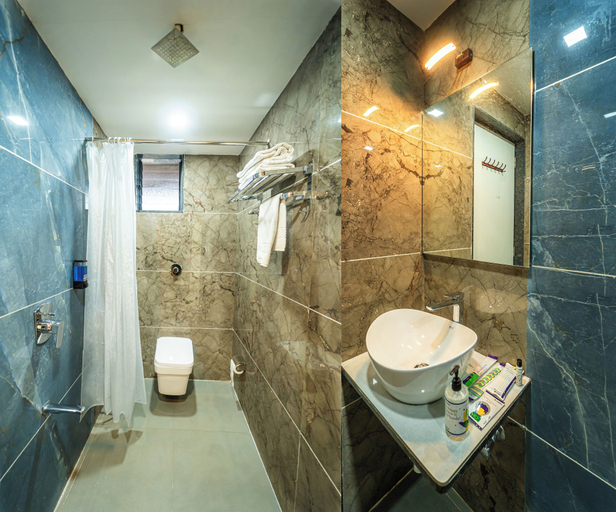 Bathroom, Treebo Seven Days, Mahabaleshwar, Satara