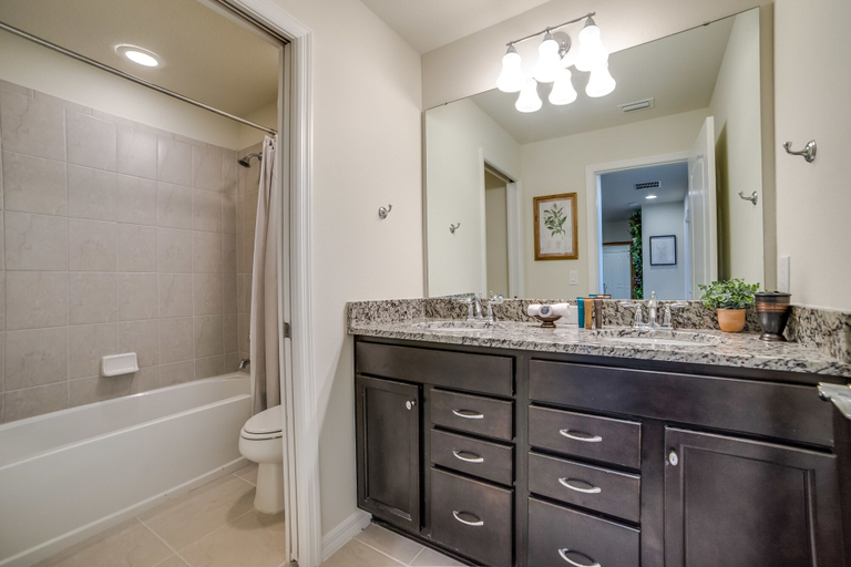 Bathroom 4, Townhome Splash Pool BBQ Free Water Park!, Osceola