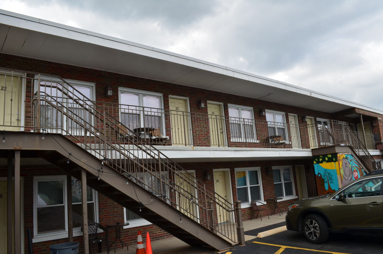 Exterior & Views 2, GATEWAY INN, Cook