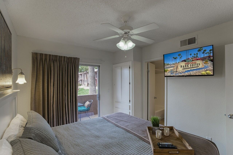 Room 5, 131 Fully Furnished, amenities galore! by RedAwning, Maricopa