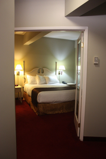 Bedroom 3, Cedar Meadows Resort & Spa, an Ascend Collection Resort, Cochrane