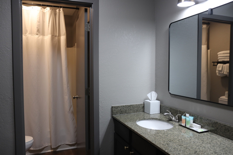 Bathroom 25