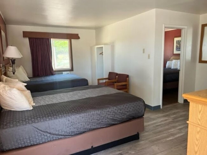 Bedroom 2, Autoinn Motel, Weston