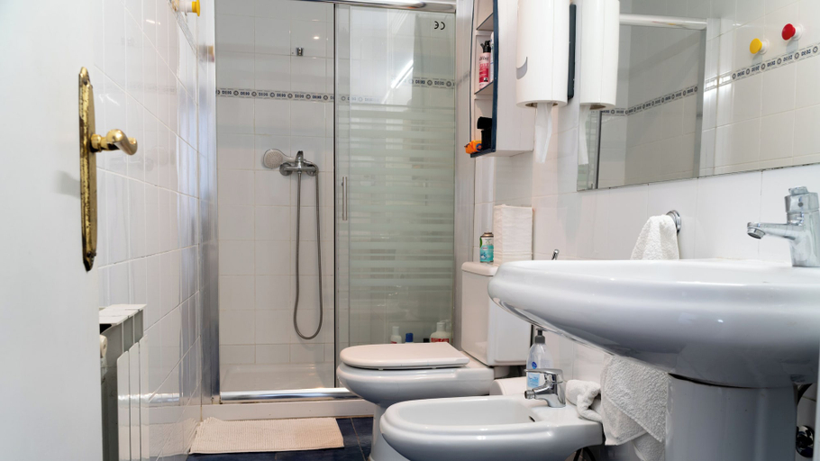 Bathroom, Pension Anne, Guipúzcoa