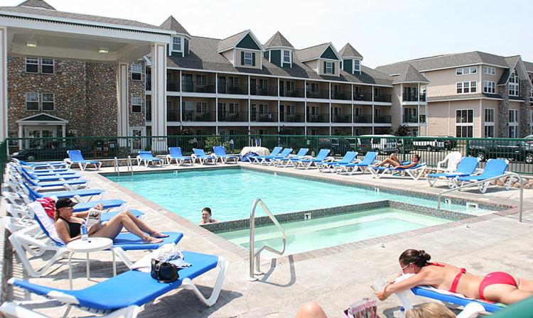 Sport & Beauty 3, Crown Choice Inn & Suites Lakeview and Waterpark, Cheboygan
