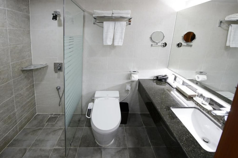 Bathroom 4, Commodore Hotel Gyeongju, Gyeongju