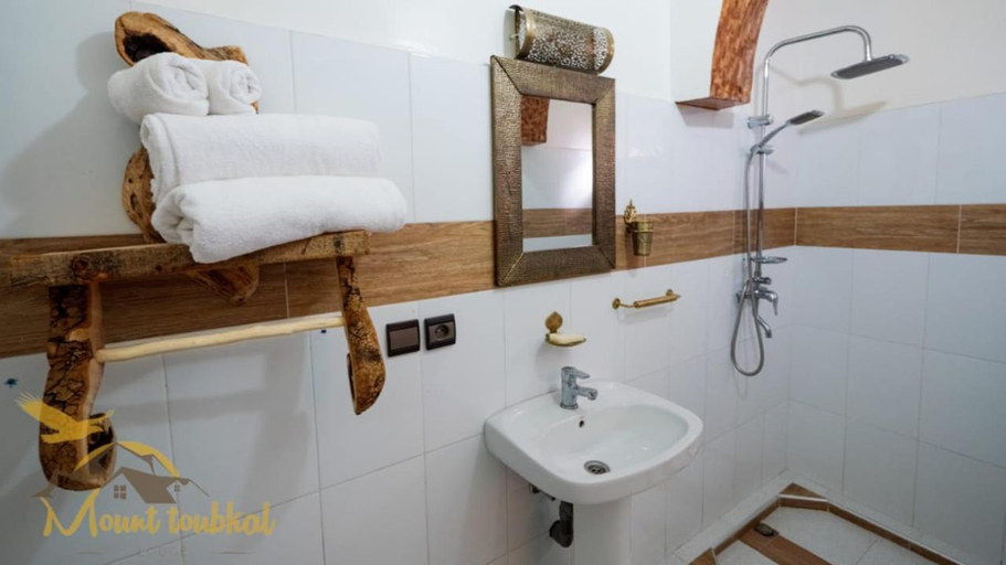 Bathroom, Mount Toubkal Lodge, Al Haouz