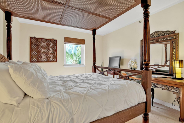 Room 4, NEW Amazing Large 3BR Direct Oceanfront Penthouse On Ocean Drive, Miami-Dade
