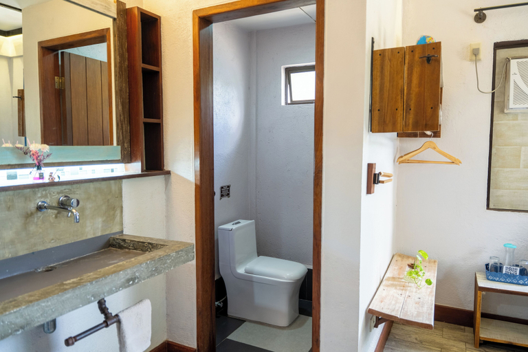 Bathroom 3, Island Lyfe Adventures, El Nido