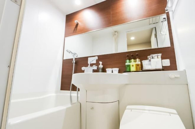 Bathroom 18