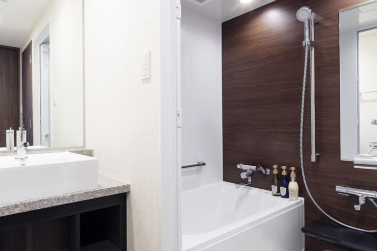 Bathroom 13