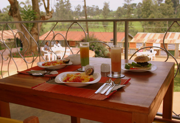 Food & Drinks 3, ダッチェス, Fort Portal