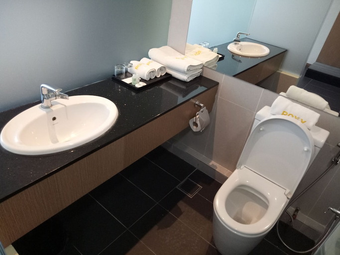 Bathroom 3, Roxy Hotel Apartment, Kuching