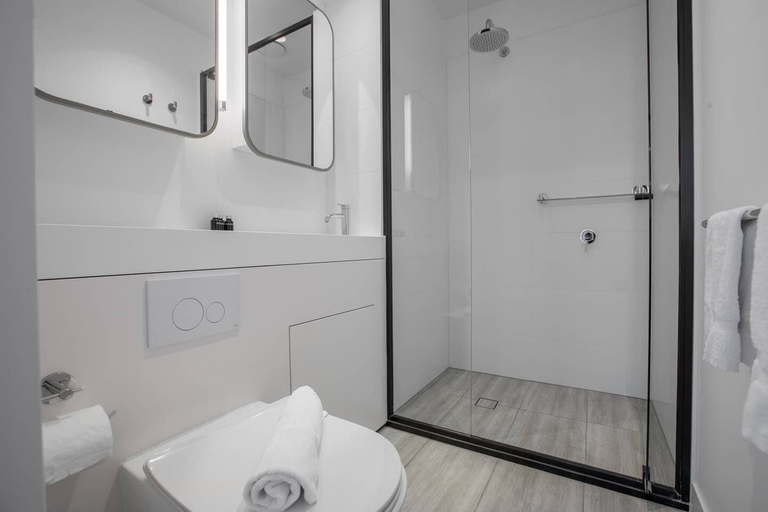 Bathroom 3, Cozy APT With City Views Next to Meblourne Central, Melbourne