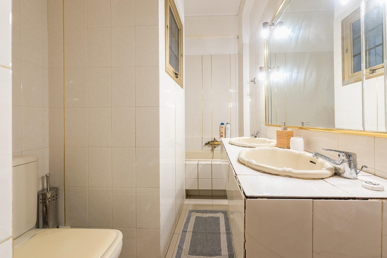 Bathroom 3, Victoria Capitan Apartment, Attica