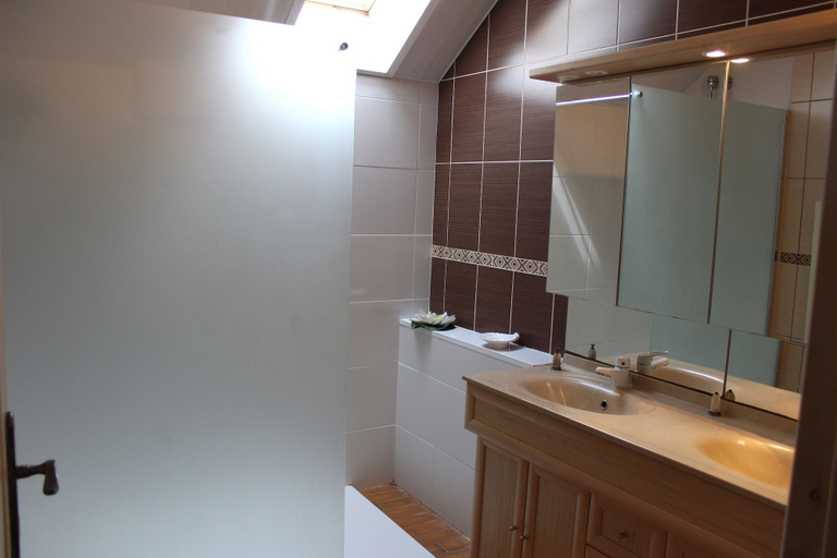 Bathroom 5, La Cour Saint Richer, Calvados