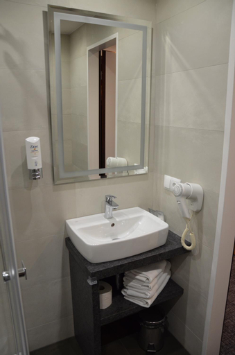 Bathroom 4
