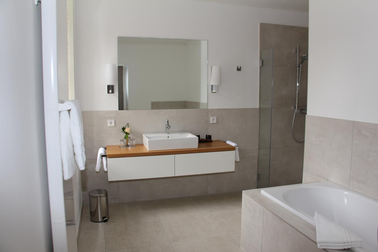Bathroom 3, Hotel Schloss Dyck, Rhein-Kreis Neuss