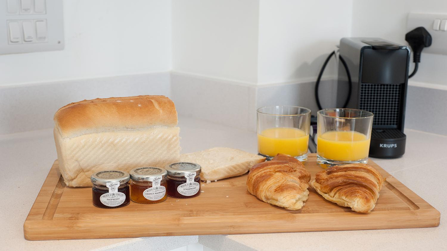 Food & Drinks, Tailored Stays - De Havilland House, Cambridgeshire