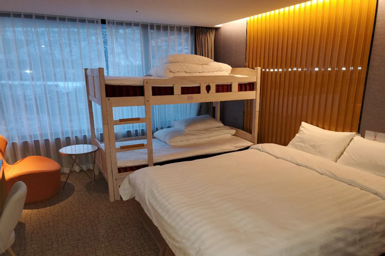 Bedroom 2, Traum Valley Hotel (ex. Jeongseon Grand Intoraon Hotel), Jeongseon