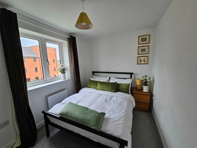 Room 4, Ipswich - 3 Beds - Sleeps 6 - Private Garden, Suffolk