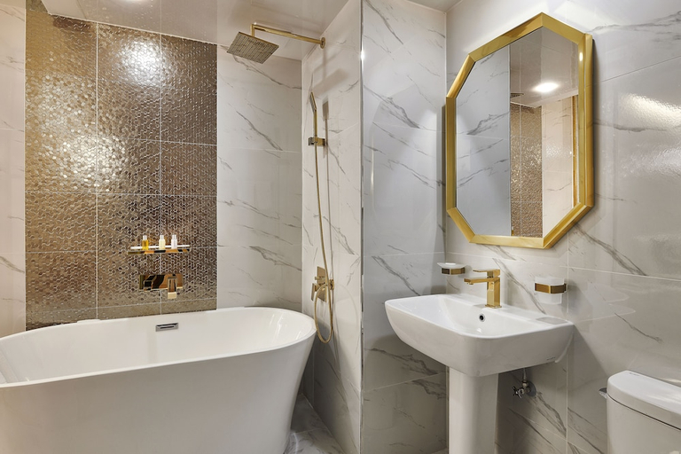Bathroom 2, Picasso Hotel, Donghae