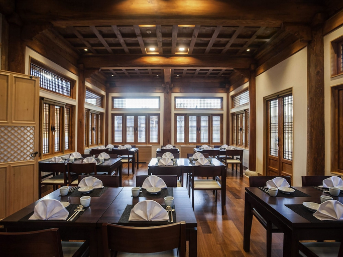 Food & Drinks 4, Gyeongwonjae by Walkerhill, Yeonsu