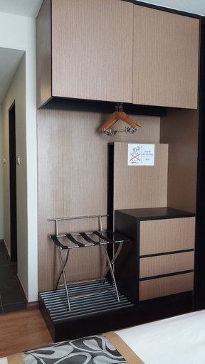 Bedroom 2, Roxy Hotel Apartment, Kuching