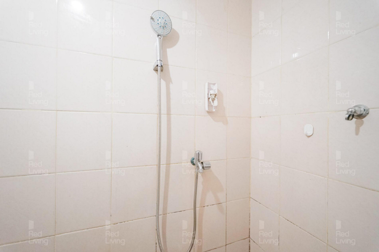 Bathroom 3, RedLiving Apartemen Sunter Park View - Mega Room Tower B, North Jakarta