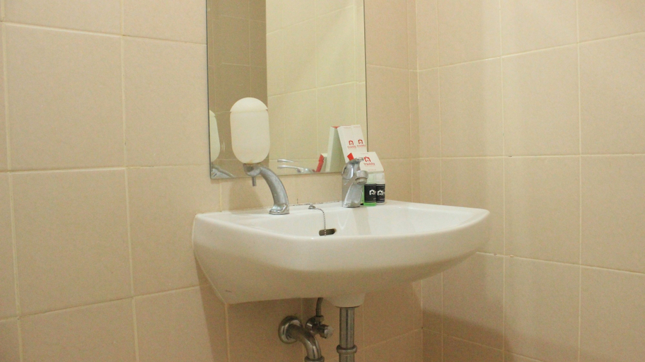 Bathroom 2, Modest 1BR Apartment at Parahyangan Residence, Bandung