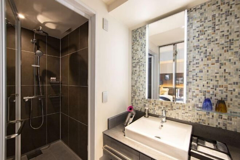 Bathroom 25